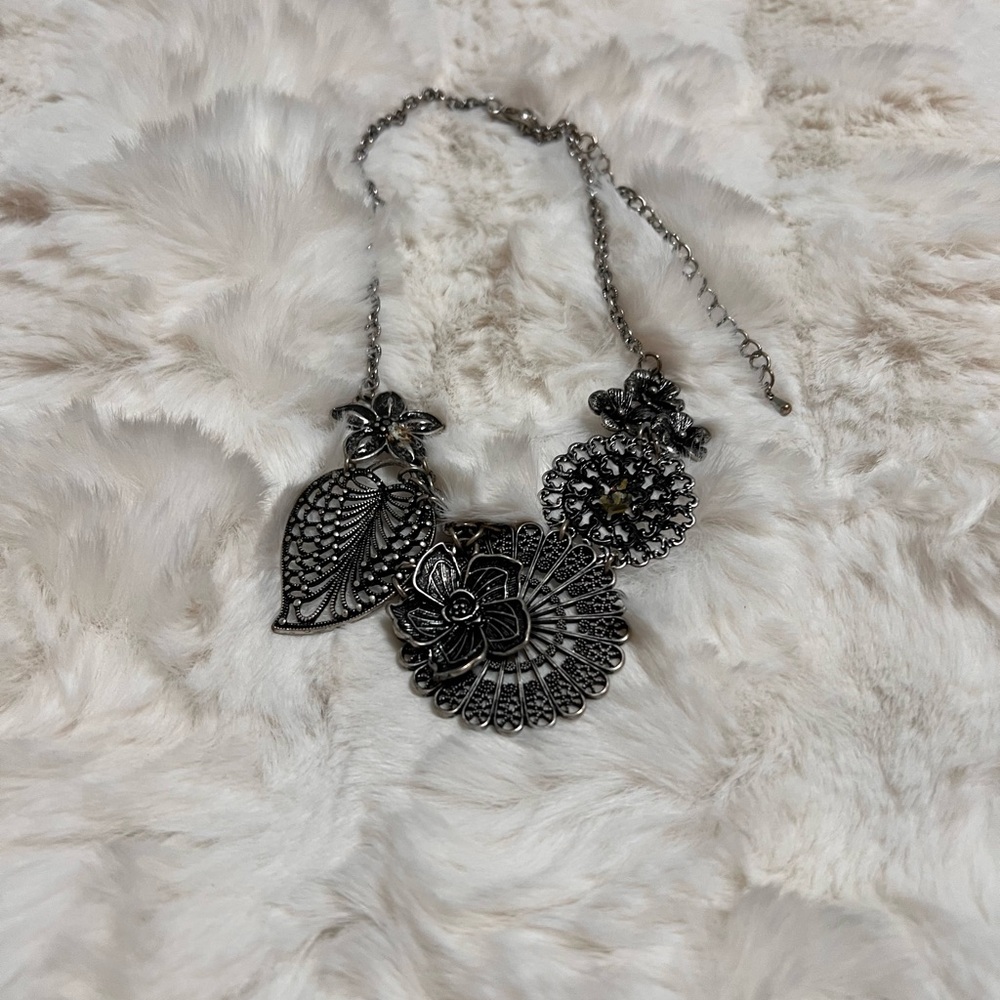 Elegant Silver Floral Necklace